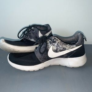 Custom-Colored Nike Free Runs - BW Camo